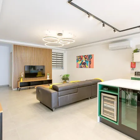 Апартаменты Designer 3br In Charming Marsascala By 360 Estates *